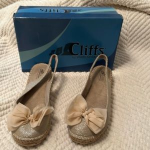 Slip on sandal. Cliffs by White Mountain. 8.5M.